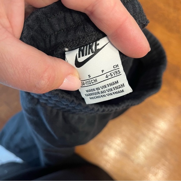 Nike Kids Black Sweatpants jogger size 4-5 - Picture 3 of 4